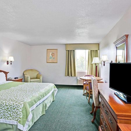 Days Inn & Suites By Wyndham Фуллертон Екстер'єр фото