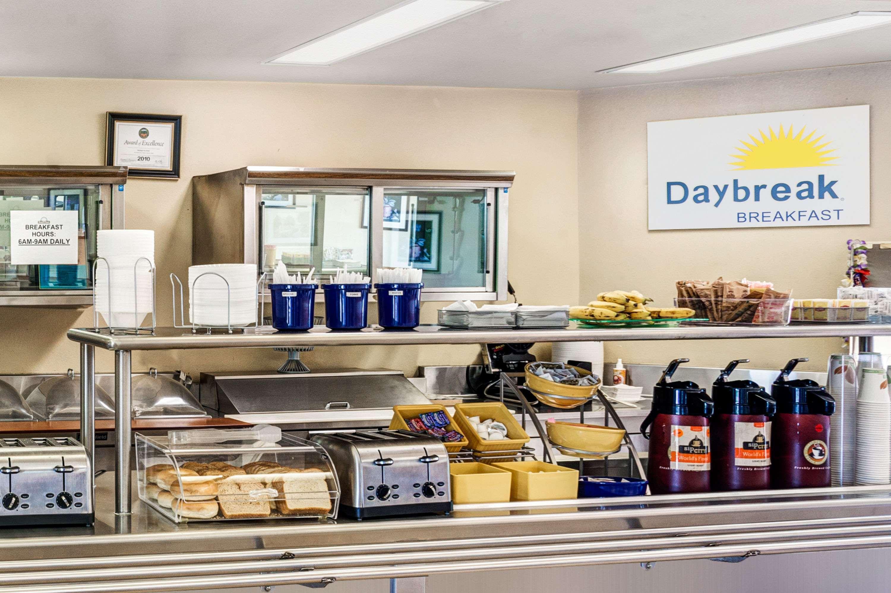 Days Inn & Suites By Wyndham Фуллертон Екстер'єр фото