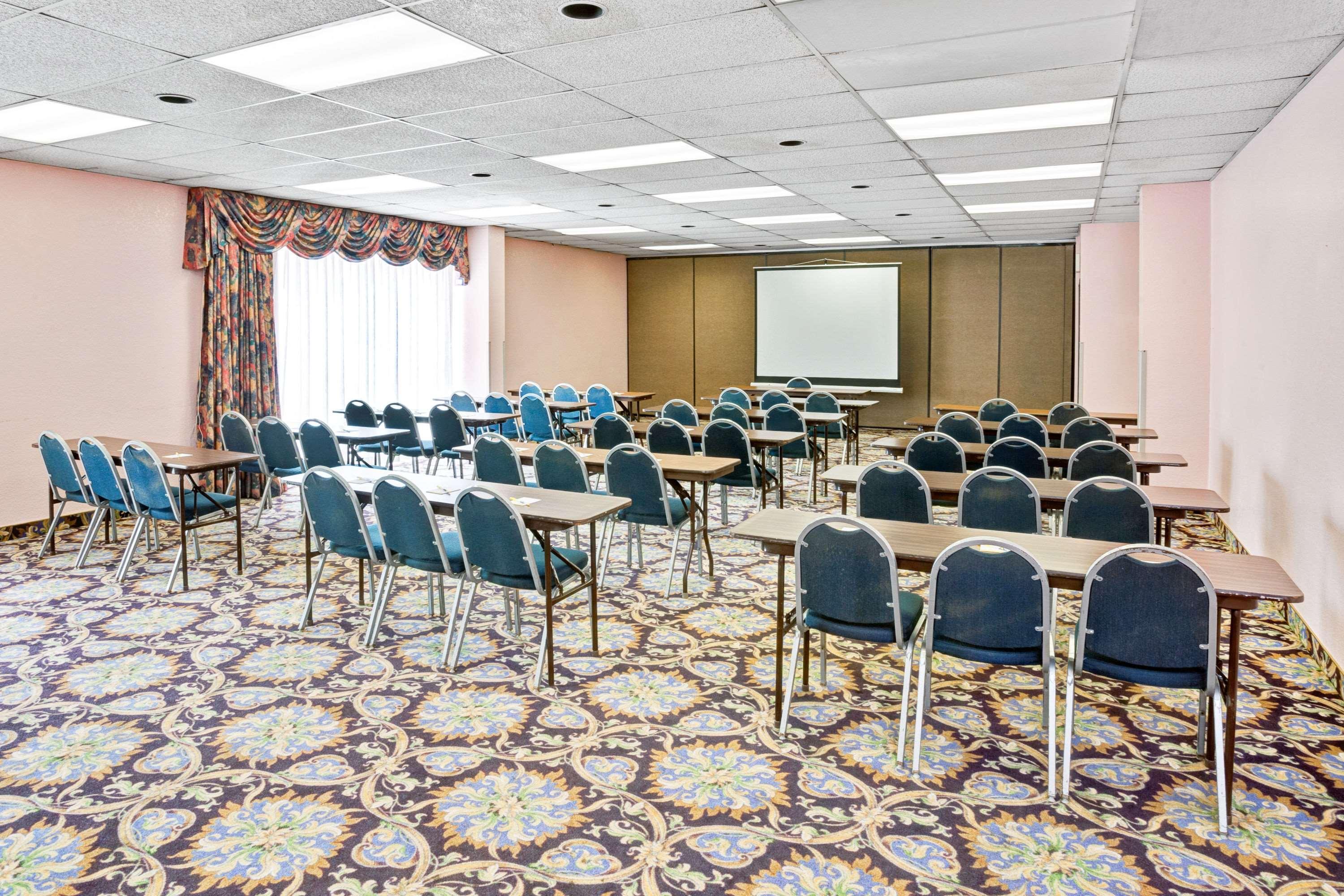 Days Inn & Suites By Wyndham Фуллертон Екстер'єр фото