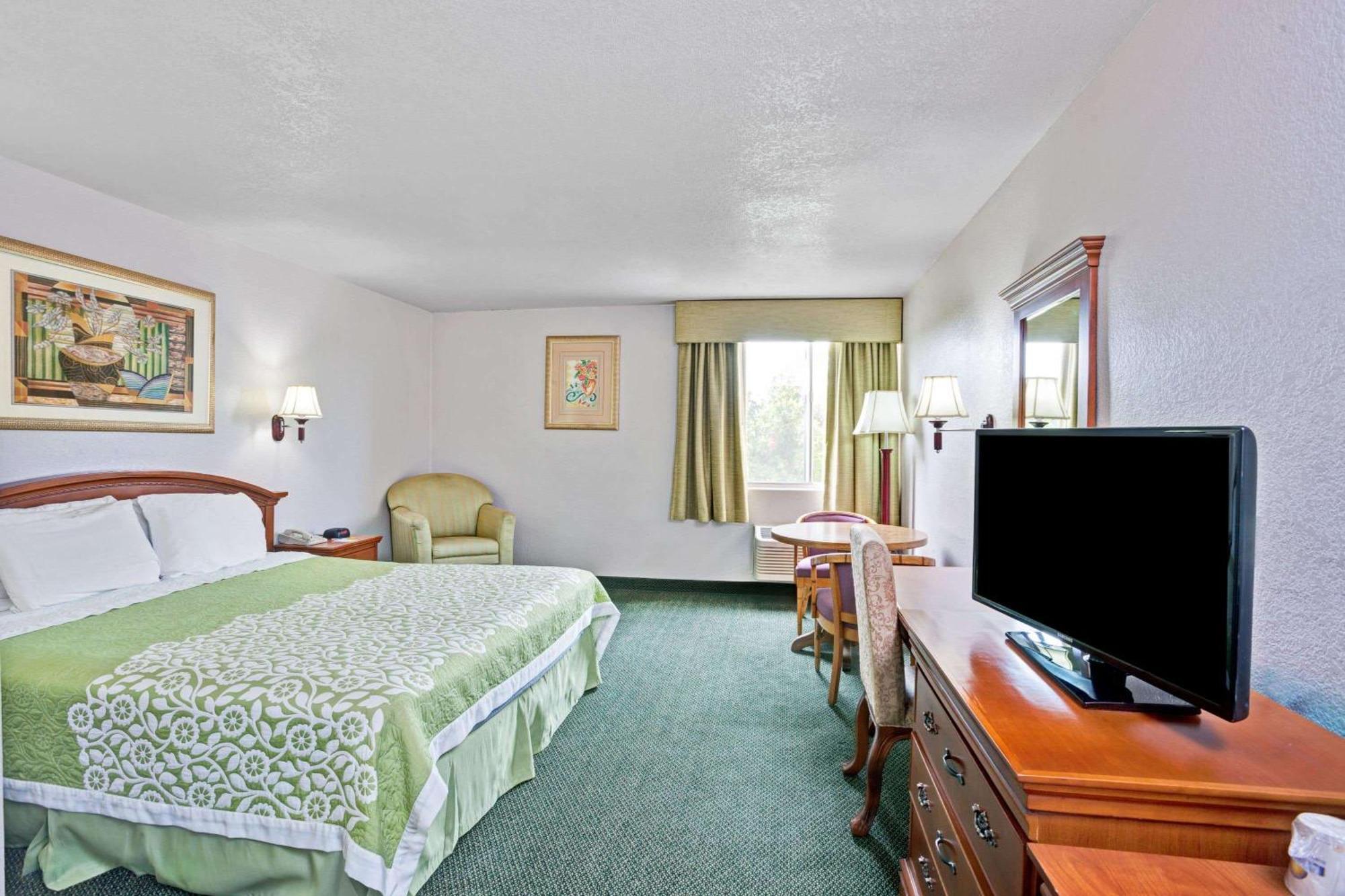 Days Inn & Suites By Wyndham Фуллертон Екстер'єр фото