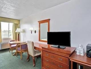 Days Inn & Suites By Wyndham Фуллертон Екстер'єр фото